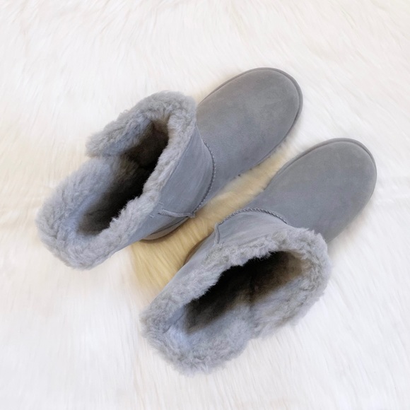 UGG Bailey UGG Metal Graphic Seal Grey Suede Boots - Picture 5 of 9